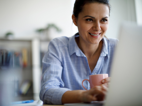 Website 540x405 developer person laptop